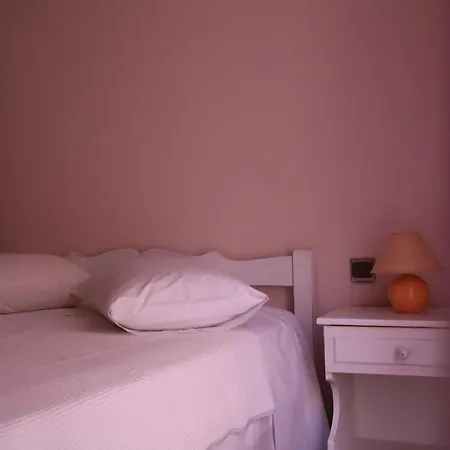 Helena Apartment *
