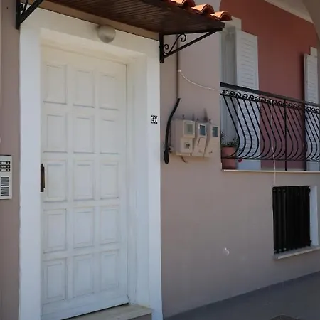 Helena Apartment *